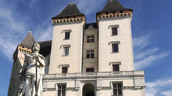Gaston Fébus in front of the Castle of Pau