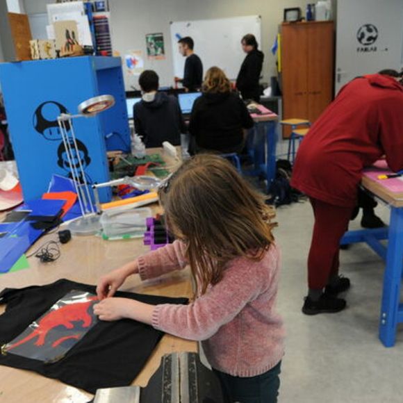 Atelier Fablab : personnalise ton tee-shirt grâce au flocage textile - MOURENX